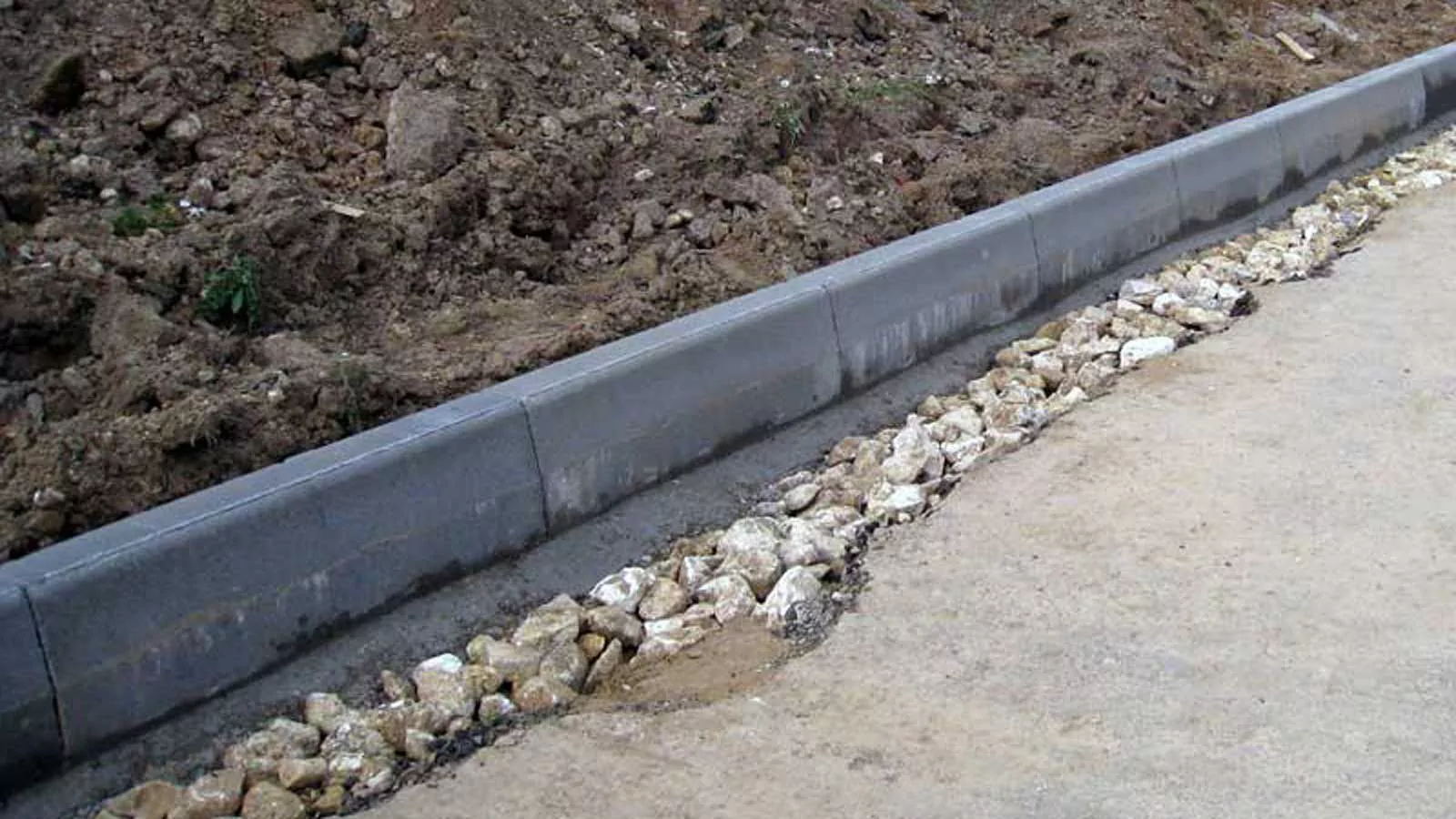 Установка дорожных бордюров в Москве