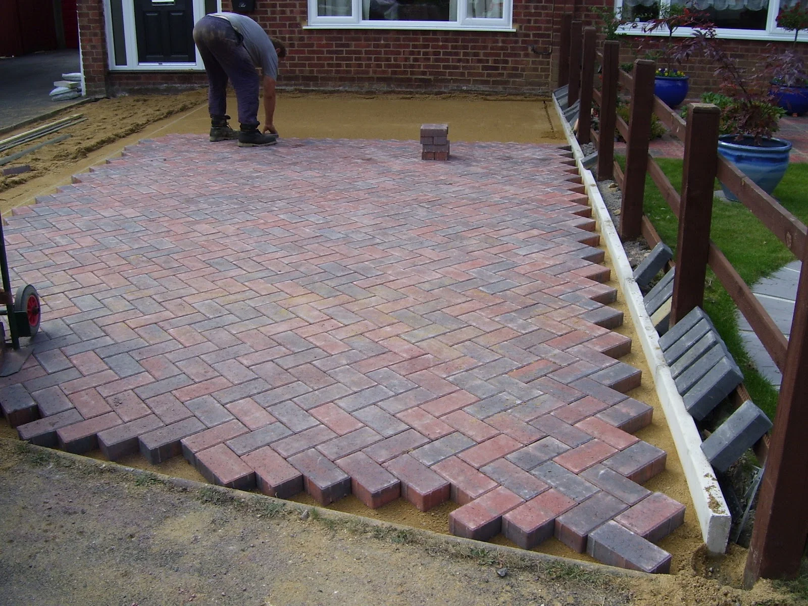 Укладка тротуарной плитки в Москве и Московской области